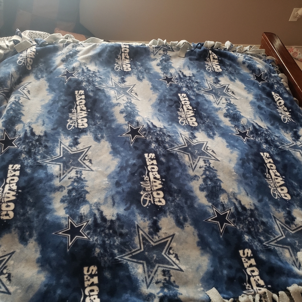 Tie down blanket - Picture 2 of 3